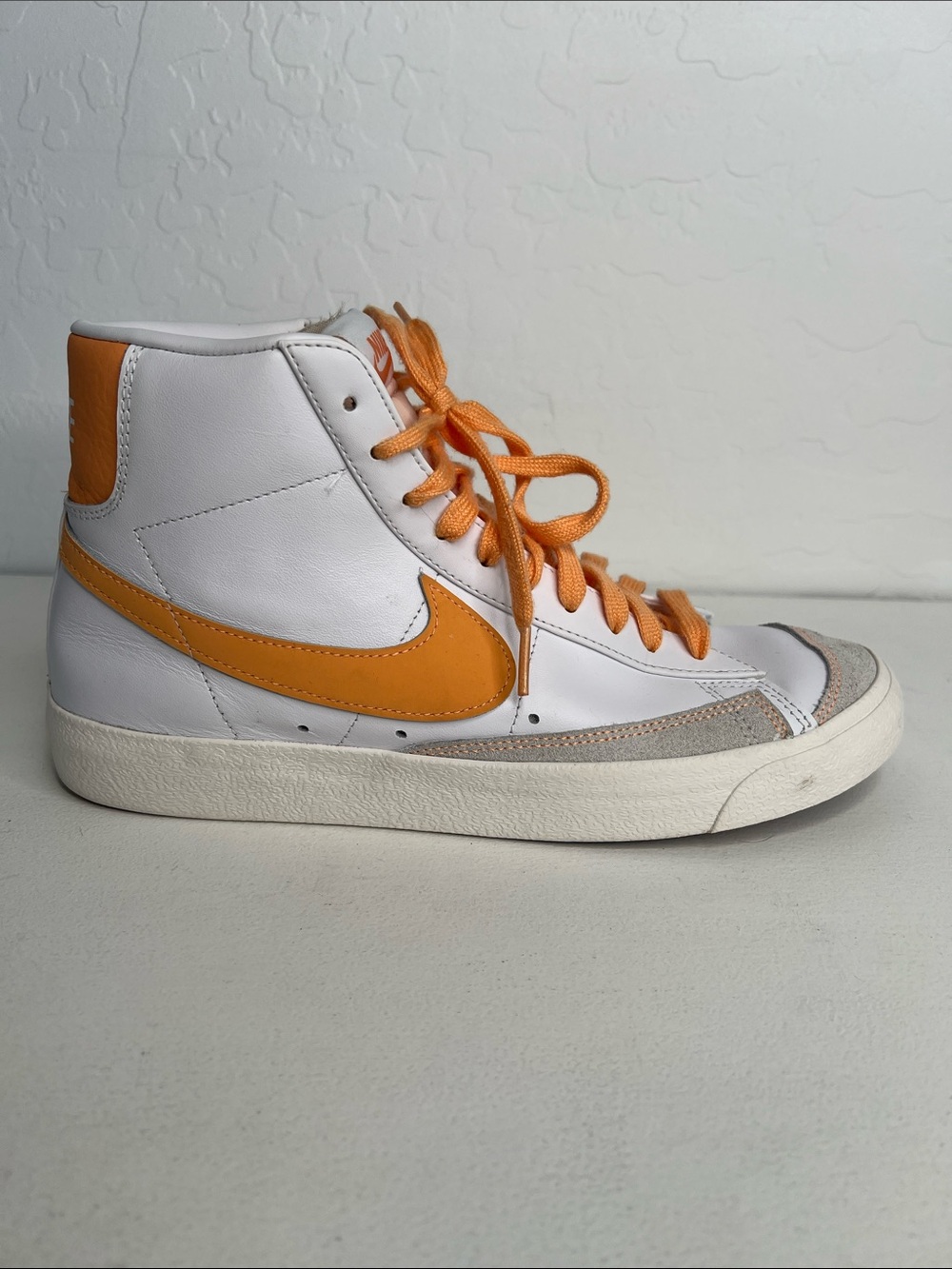 Nike Blazer Mid '77 Vintage White Summit White Sail Orange Peel womens 9.5